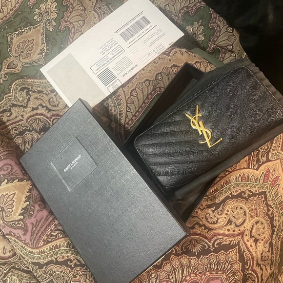 YSL wallet AUTHENTIC - Picture 10 of 10